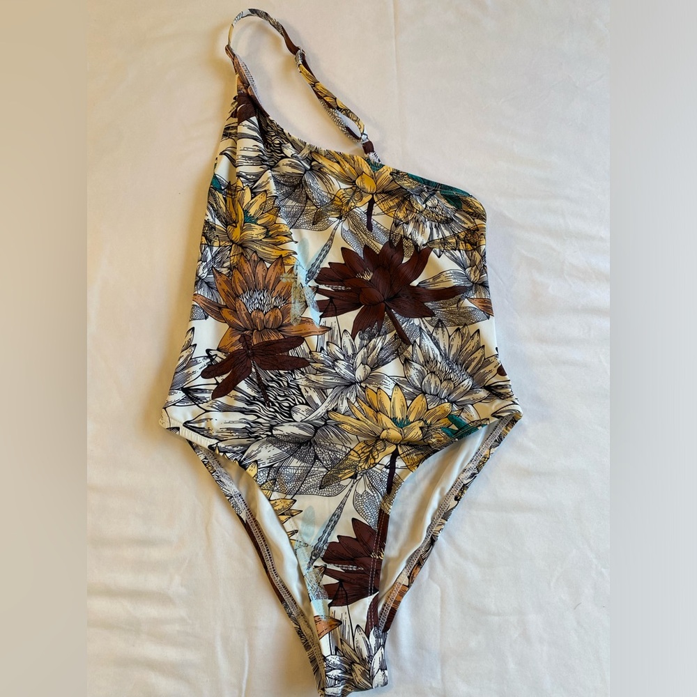 One piece swimwear